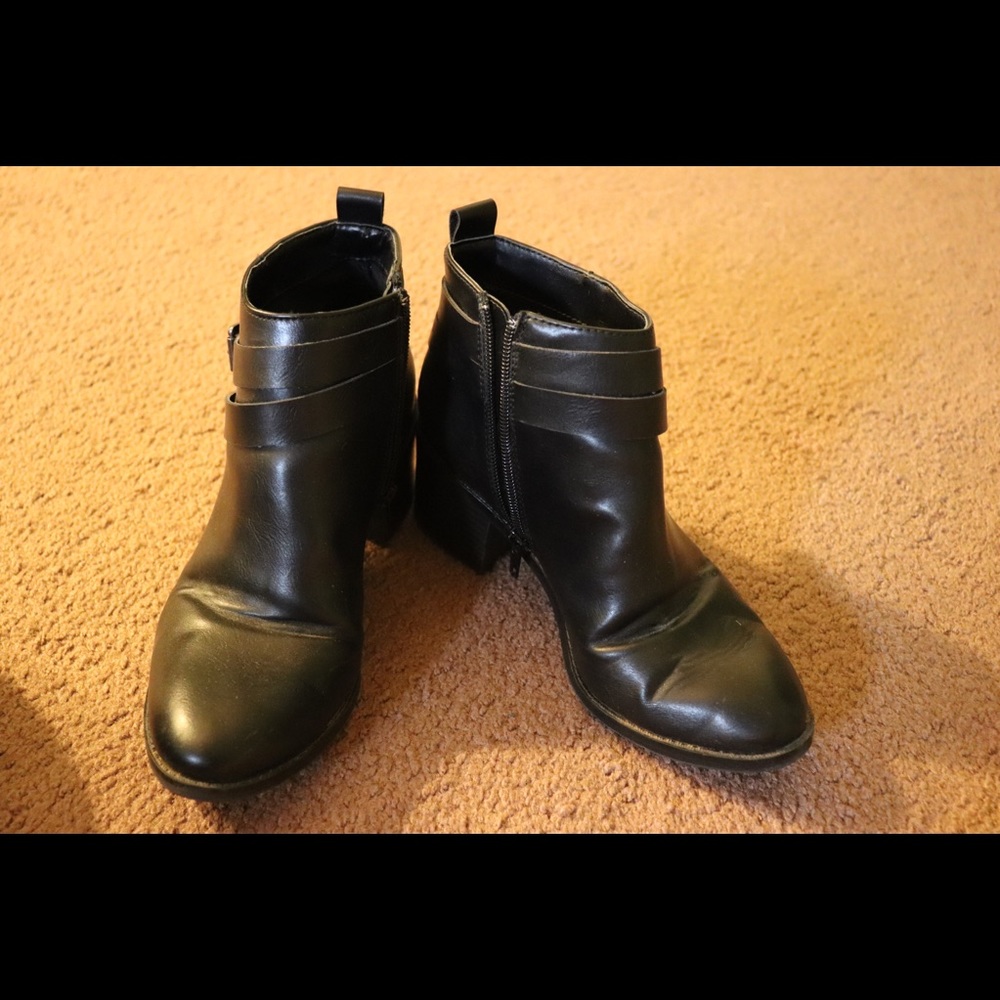 Black ankle boots • Forever 21